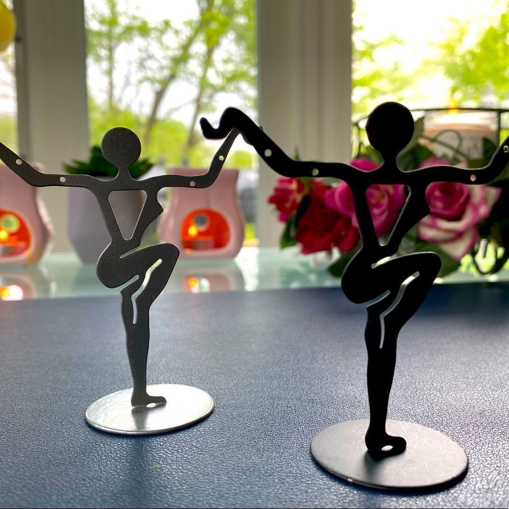 ✨A Pair Of Woman Dancing 💃🏻 Silhouette 👤 Earrings Display/Storage✨